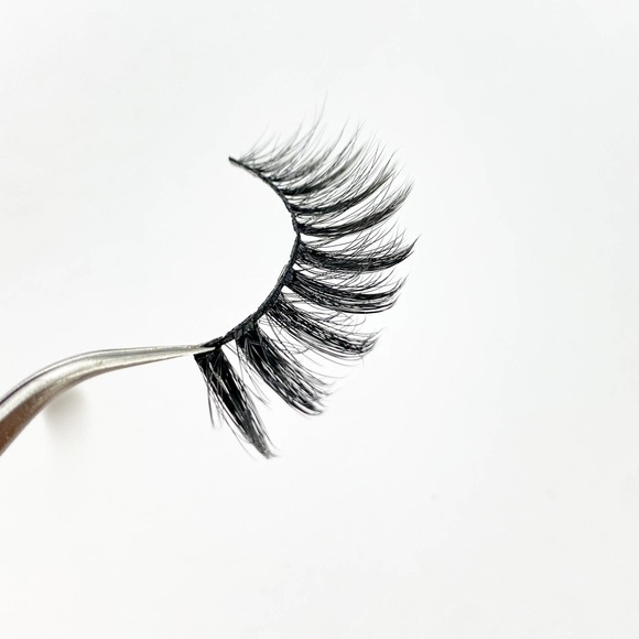 Tina T Bold Glam Volume Instagram False Eyelashes - Picture 5 of 11